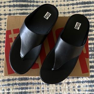 Fit flop Brand new SHUV fit flop leather toe-post sandal size 8. Black